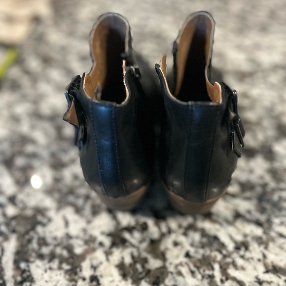 Clarks Black Leather Ankle Booties - Picture 2 of 4